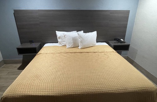 MacGregor Hotel | Budget-Friendly Stay at Southmore Boulevard Motel with Breakfast