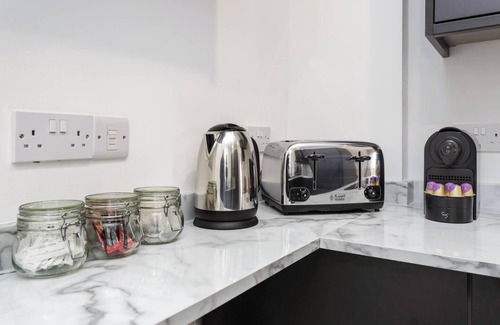 Southsea House | Southsea 3BR w/5 beds, garden & parking permits inc. Near to beach