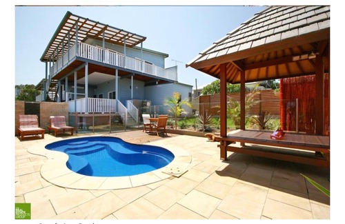 Bulli House | Relax at Southview - Suite with Picturesque Sea Views
