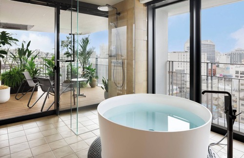 Kumoji Hotel | Premier Southwest Grand Hotel: 4-Star Stay with Spa & Pool