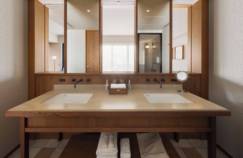 Kumoji Hotel | Premier Southwest Grand Hotel: 4-Star Stay with Spa & Pool