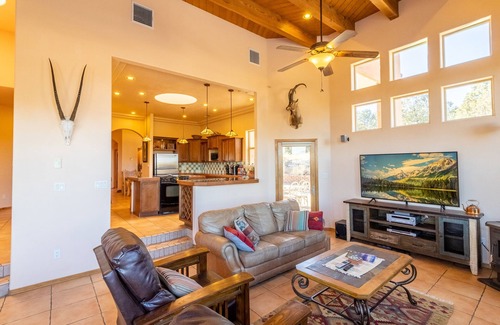 Zuzax Villa | Peaceful Southwest Mountain Villa - Guest Rated 9.8/10