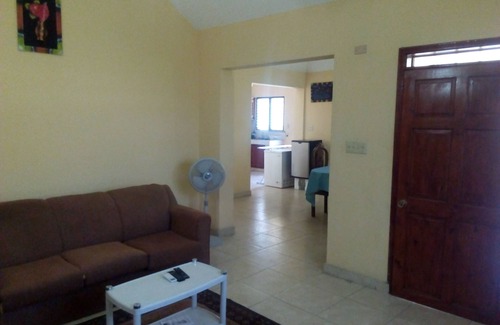 Petionville Apartment | Comfort and Convenience at Souvenir House: WiFi, Spa & More