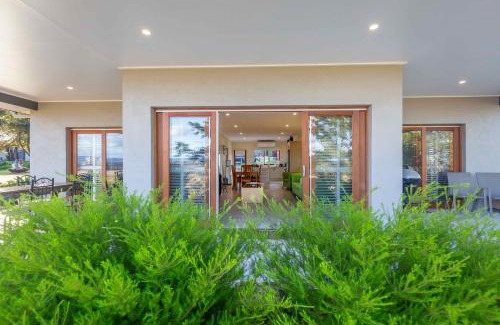 Lovedale House | Explore Sovereign Hill Country Villa: Family-Friendly Retreat