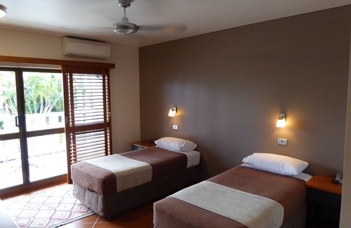Cooktown Hotel | Eco-Friendly Sovereign Resort Hotel with Pool & Restaurant