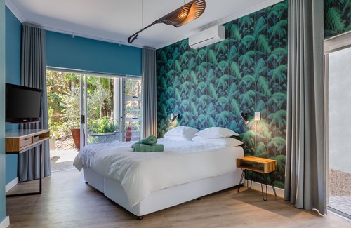 Camps Bay House | Experience Sovn: Ocean Views, Pool & Dining Awaits