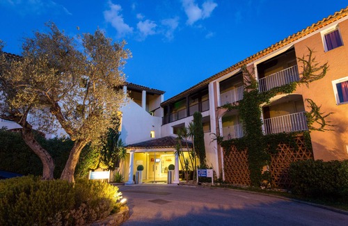 Les Restanques Apartment | Family-Friendly Retreat at SOWELL Port Grimaud with Ocean View