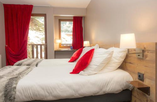Valfrejus Hotel | Family-Friendly SOWELL Valfrejus with Private Pool & Dining