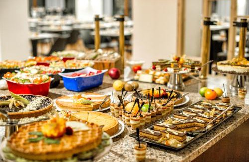 Valfrejus Hotel | Family-Friendly SOWELL Valfrejus with Private Pool & Dining