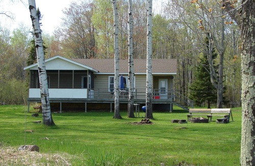 La Pointe Cabin | Escape to Sowl's Cabin on Beautiful Madeline Island