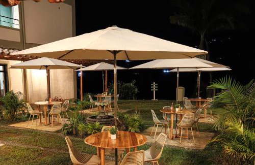 El Penol Hotel | Charming Soy Local Guatape: Poolside Relaxation Awaits