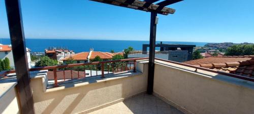 Budjaka Apartment | Idyllic Sozopol Paradise View with Oceanfront Pool Access