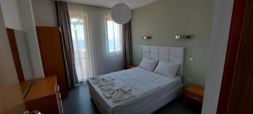 Budjaka Apartment | Idyllic Sozopol Paradise View with Oceanfront Pool Access