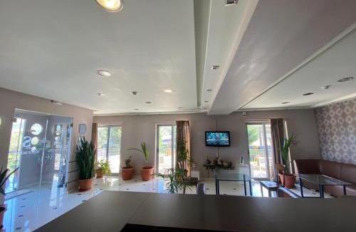 Vonitsa Hotel | Cozy Sozos Inn Hotel Vonitsa: Oceanfront Pool & Family-Friendly