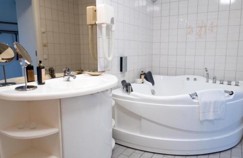 Ljungbyhed Hotel | Explore Spångens Gästgivaregård: Pet-Friendly Retreat