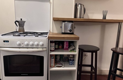 Montreuil Apartment | Vintage 3-Room Retreat Near JO: Family-Friendly Stay