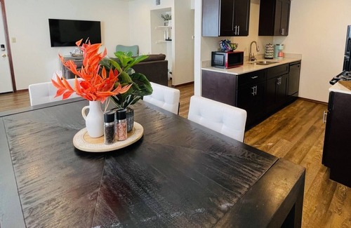 Norman Apartment | Prime 2-Bed Apartment Near OU with Spa & Breakfast