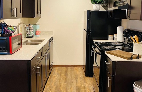 Norman Apartment | Prime 2-Bed Apartment Near OU with Spa & Breakfast