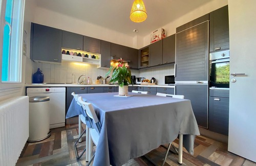 Saint-Philbert-de-Grand-Lieu Cottage | Cozy Gite in Saint-Philbert-de-Grand-Lieu with Pool