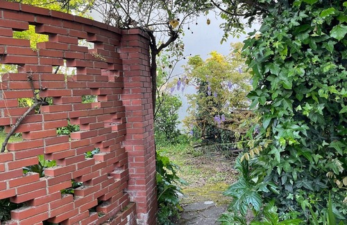 Saint-Philbert-de-Grand-Lieu Cottage | Cozy Gite in Saint-Philbert-de-Grand-Lieu with Pool