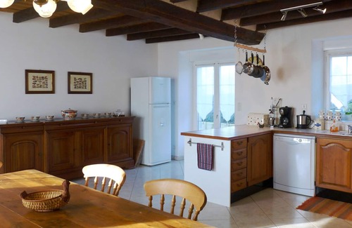 Saint-Thomas-de-Courceriers House | Tranquil Restored Farmhouse with Pet-Friendly Amenities