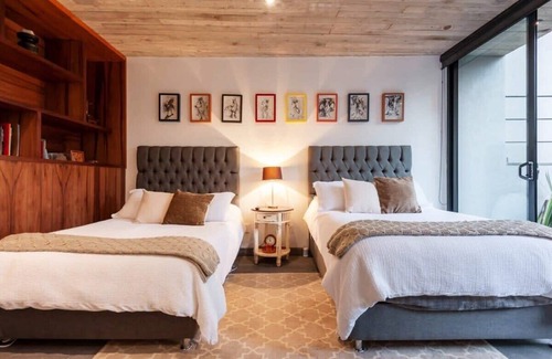 Valle de Bravo House | Modern Home with Large Terrace, Garden & Lake View Amenities