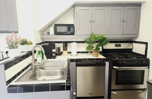 Alhambra Apartment | Prime Location 2-Bedroom Apartment with Top Guest Ratings