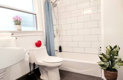Alhambra Apartment | Prime Location 2-Bedroom Apartment with Top Guest Ratings