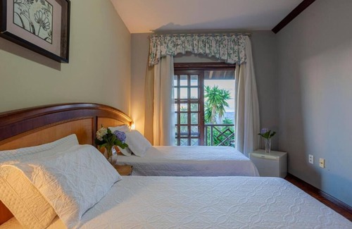 Boqueirao Hotel | Relax at Spaço Vale do Jordão with Pool & Spa Amenities