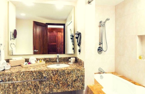 Chetumal Resort | Beachfront Hotel with Spa and Golf Center Amenities