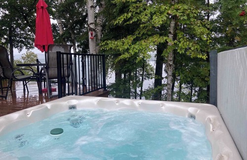 Pohenegamook Ski Chalet | Spa and Lake | Chalet Joy-ô