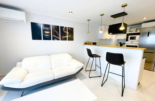 Saint-Nazaire Apartment | Relaxing Spa Retreat with Breathtaking Sea Views