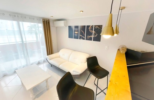 Saint-Nazaire Apartment | Relaxing Spa Retreat with Breathtaking Sea Views