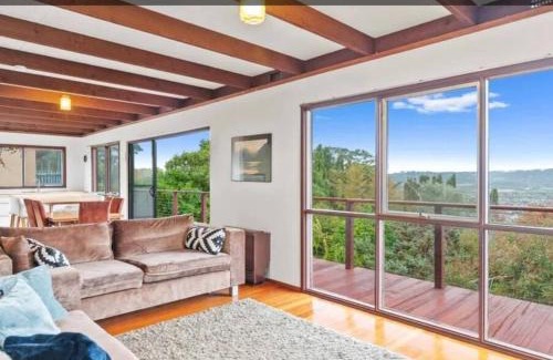 Mount Martha House | Scenic Bay Views at Acreage Family Home with Pet-Friendly Perks