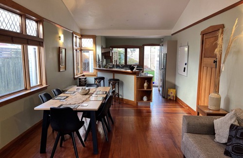 Petone House | Beachfront Retreat with Spa, Ideal for Families and Friends