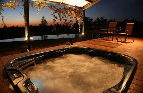Roslynmead House | Top-Rated Spa Carriage Retreat with Pool & Hot Tub