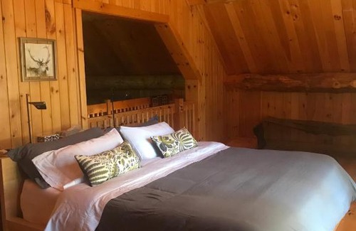 Lac-Saguay House | Relaxing Spa Chalet Bois Round by Lac Ruisseau & Mountains