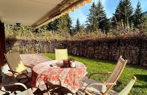 Saanenmoeser Ski Chalet | Relaxing Spa Chalet with Hot Tub in Ground Floor Duplex