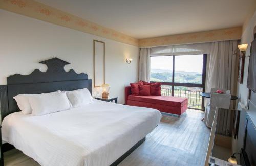 Bento Goncalves Hotel | Elegant Spa do Vinho Condomínio Vitivinícola with Ocean View