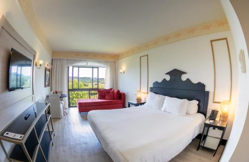 Bento Goncalves Hotel | Elegant Spa do Vinho Condomínio Vitivinícola with Ocean View