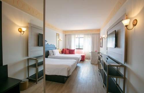 Bento Goncalves Hotel | Relax at Spa do Vinho Hotel with Pool & Spa Amenities