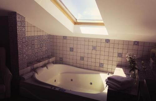 San Bartolome de las Abiertas House | Relaxing Spa Complejo Rural Las Abiertas with Pool Access