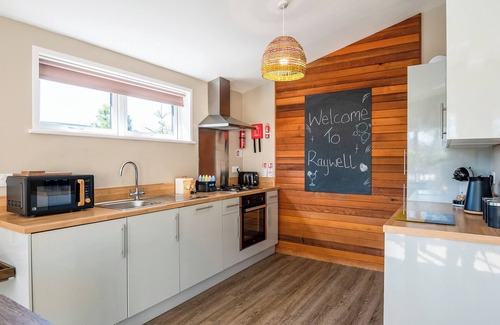 Raywell Ski Chalet | Family-Friendly 2 Bedroom Stay in Raywell, Beverley