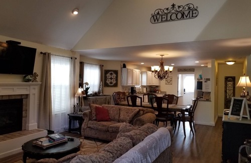 Lincoln Beach Cottage | Relaxing Oceanfront Retreat with Spa & Game Room Access