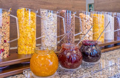 Frantiskovy Lazne Hotel | Relaxing Spa Hotel Centrum: 4-Star Retreat with Pool