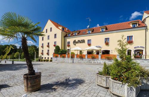 Frantiskovy Lazne Hotel | Relaxing Spa Hotel Centrum: 4-Star Retreat with Pool