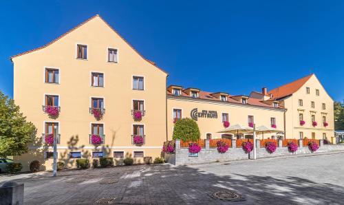 Frantiskovy Lazne Hotel | Relaxing Spa Hotel Centrum: 4-Star Retreat with Pool