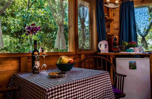 Amirim House | Relax at Spa in The Woods - B&B with Hot Tub Amenities