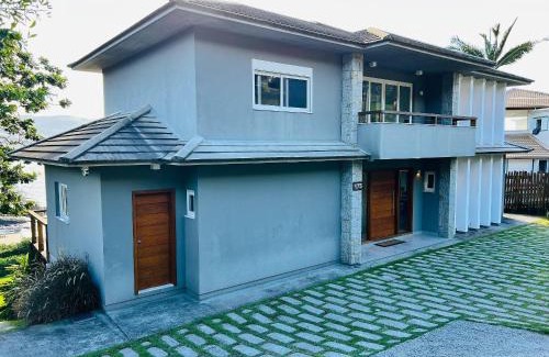 Garopaba House | Relaxing Spa Retreat with Oceanfront Views and Suites