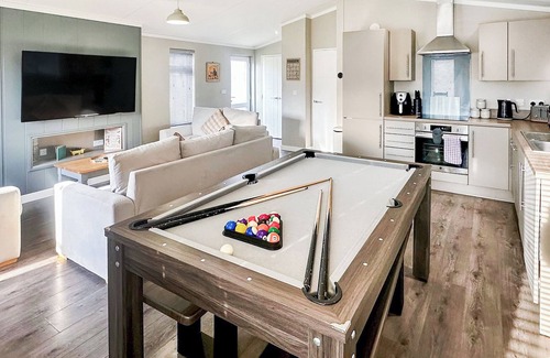 Raywell Ski Chalet | Spacious 3 Bedroom Retreat with Spa and Hot Tub in Raywell